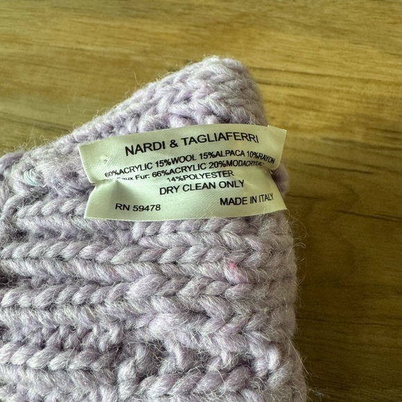 Women’s Nardi & Tagliaferri Lilac Light Purple Knit Winter Pom Pom Hat - Picture 11 of 16